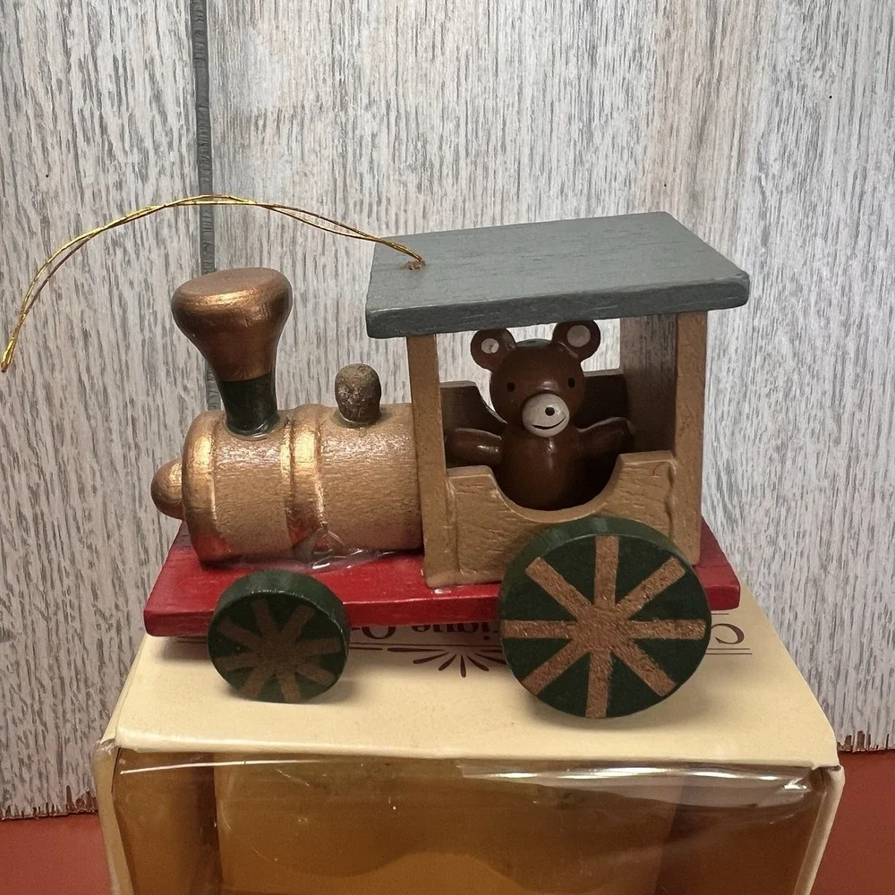 Wooden Red Christmas Train With Bear Conductor RUSS BERRIE & CO Taiwan - Vintage